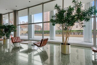 2400 N Lakeview Ave in Chicago, IL - Building Photo - Building Photo