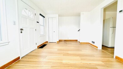 465 75th St in Niagara Falls, NY - Foto de edificio - Building Photo