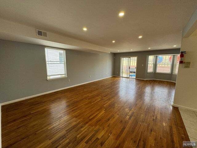 40 11th Ave W in Newark, NJ - Building Photo - Building Photo