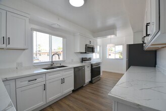 1212 N Hollywood Way in Burbank, CA - Building Photo - Building Photo
