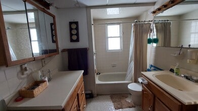 21039 90th Ave in Queens Village, NY - Foto de edificio - Building Photo