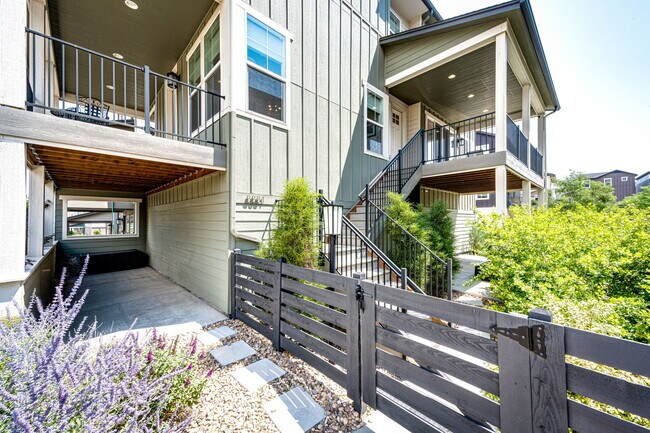 8881 Southurst St in Littleton, CO - Building Photo - Building Photo
