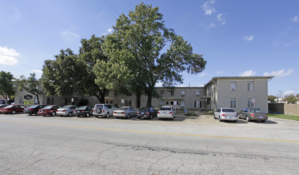 Manor Apartment in Arlington, TX - Foto de edificio