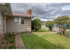 1600 Maryland Ave in Myrtle Point, OR - Building Photo - Building Photo