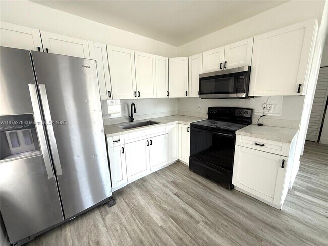 1249 NW 57th St in Miami, FL - Building Photo - Building Photo