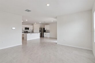 4373 Deleon St in Haines City, FL - Building Photo - Building Photo