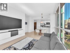 138 E Esplanade in North Vancouver, BC - Building Photo - Building Photo