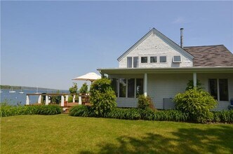 23 Avenue B in Jamestown, RI - Building Photo - Building Photo