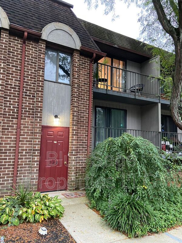 property at 722A Putnam Blvd