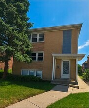 1215 Westchester Blvd, Unit 2 in Westchester, IL - Building Photo - Building Photo