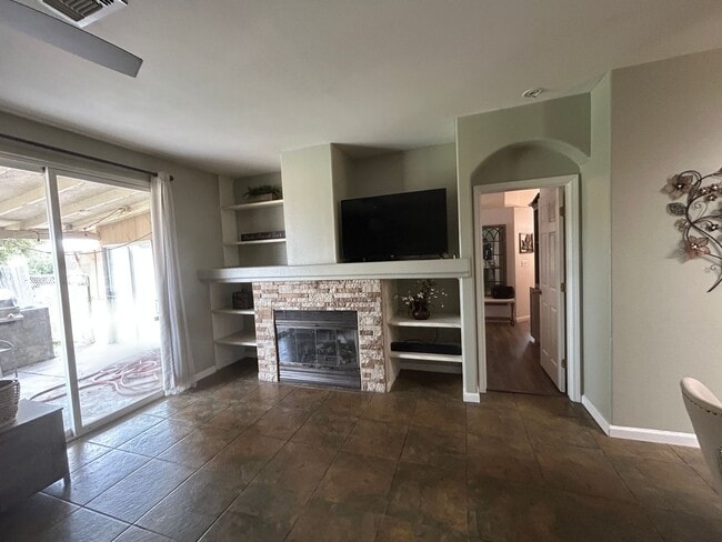 1162 Mission Dr in Lemoore, CA - Building Photo - Building Photo