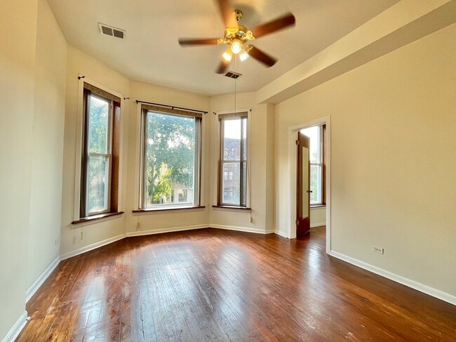 1321 N Maplewood Ave in Chicago, IL - Building Photo - Building Photo