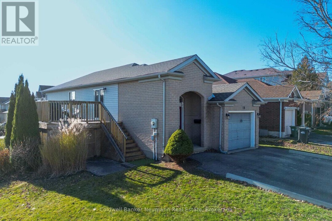 18 O'Connor Ln in Guelph, ON - Building Photo