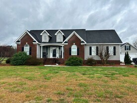 1725 N Chicken Rd in Pembroke, NC - Building Photo