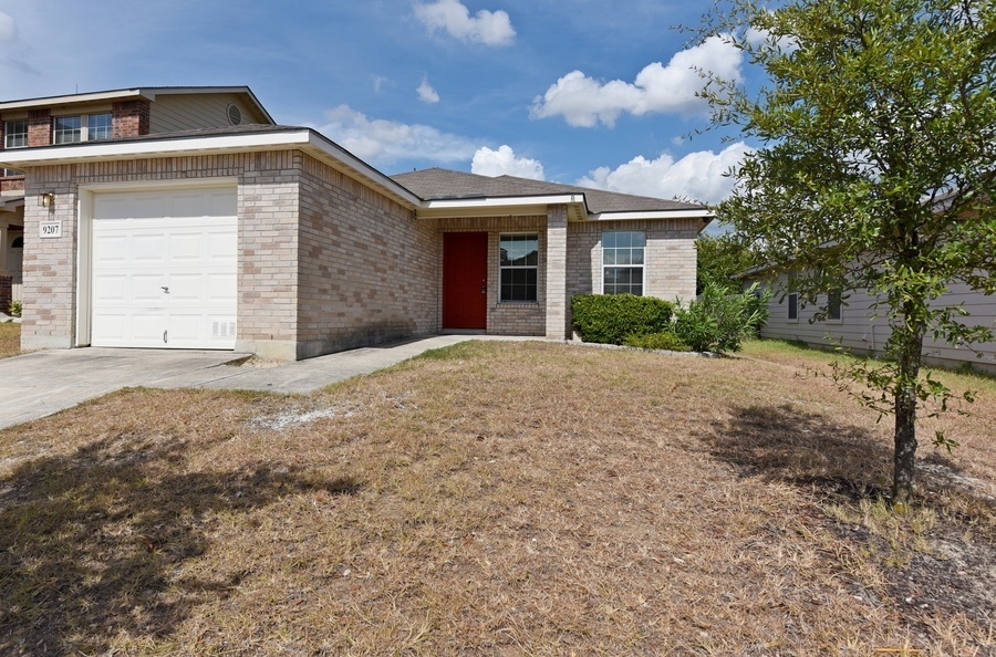 9207 Dublin Moor in San Antonio, TX - Building Photo