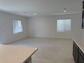 311 Mount Tyndall St in Henderson, NV - Foto de edificio - Building Photo
