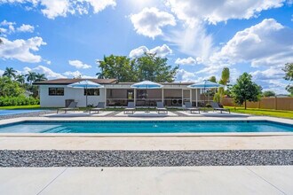 535 N Biscayne River Dr in Miami, FL - Building Photo - Building Photo