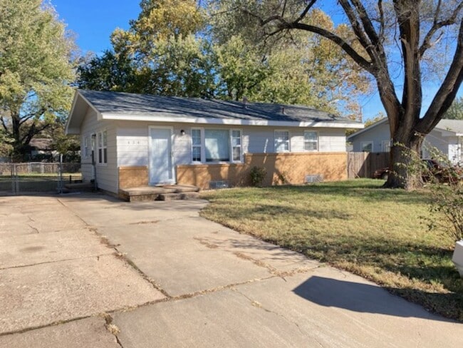 property at 434 W 5th St