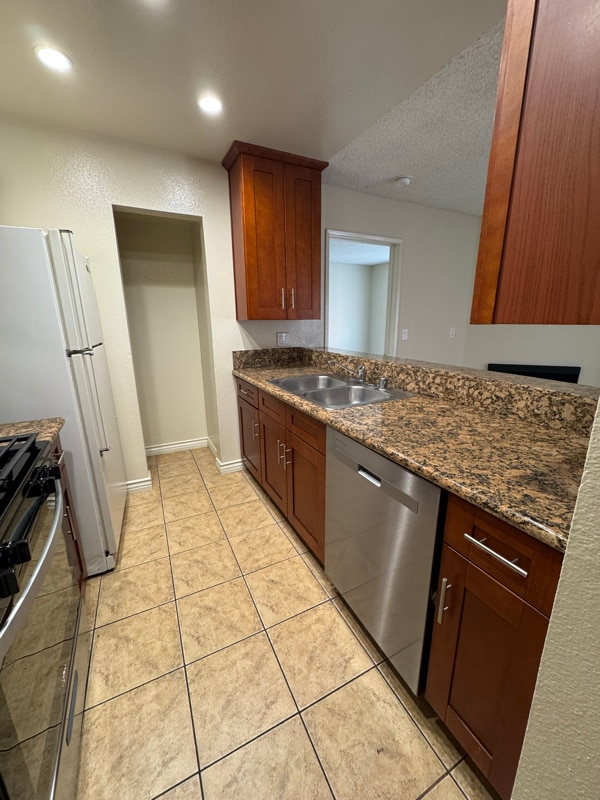 10911 Rochester Ave in Los Angeles, CA - Building Photo - Building Photo