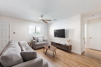 2237 E Hillery Dr in Phoenix, AZ - Building Photo - Building Photo