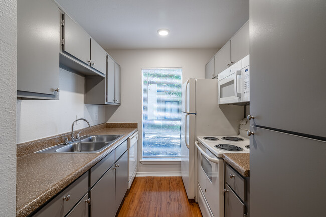 Mackenzie Pointe Apartments in Austin, TX - Building Photo - Interior Photo