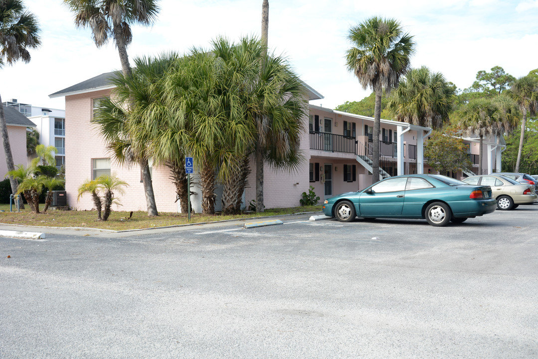 Pelican Bay in Port Richey, FL - Building Photo