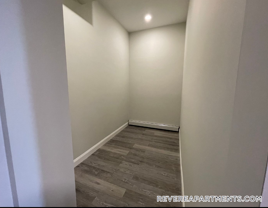 655 Beach St in Revere, MA - Building Photo