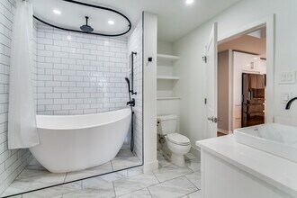 360 Nueces St, Unit #2409 in Austin, TX - Building Photo - Building Photo
