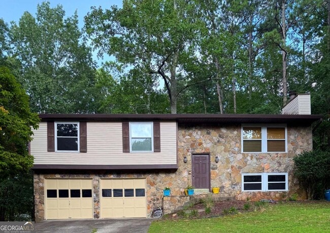 property at 3450 Ellenwood Ct NE