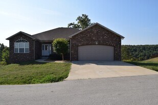 16218 Heartland Ln in St. Robert, MO - Building Photo