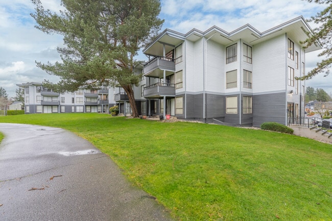Easthill Apartments in Kent, WA - Building Photo - Building Photo