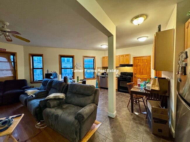 47 Orkney Rd, Unit 2
