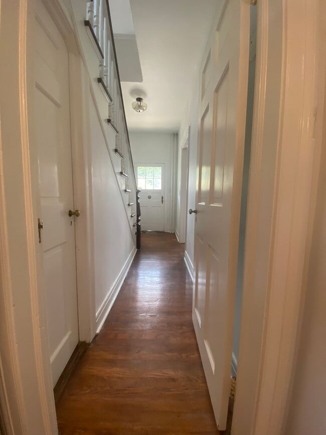 254 W Chestnut St in Kingston, NY - Building Photo - Building Photo