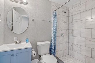 8716 N 15th St in Tampa, FL - Foto de edificio - Building Photo