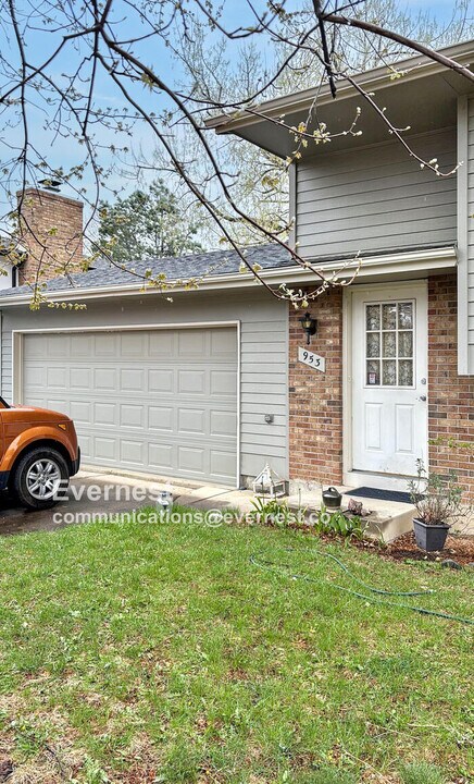 953 W Maple Ct in Louisville, CO - Building Photo