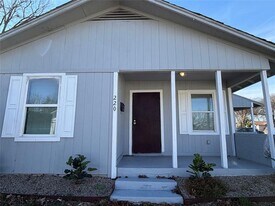 222 E Woodin Blvd in Dallas, TX - Building Photo