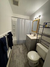 12250 Ellen Ave, Unit Apartment 3 in Anchorage, AK - Foto de edificio - Building Photo