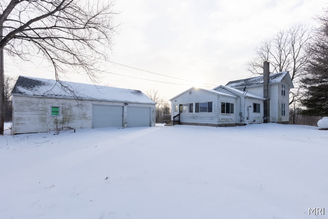 3605 W Bellevue Rd in Leslie, MI - Foto de edificio - Building Photo
