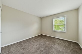 434 Hunters Way in Fox River Grove, IL - Foto de edificio - Building Photo