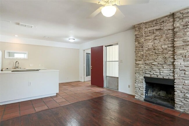 1003 Beaver Trail in Austin, TX - Building Photo - Building Photo