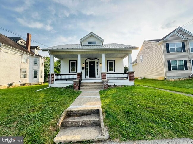 property at 322 S 5th St