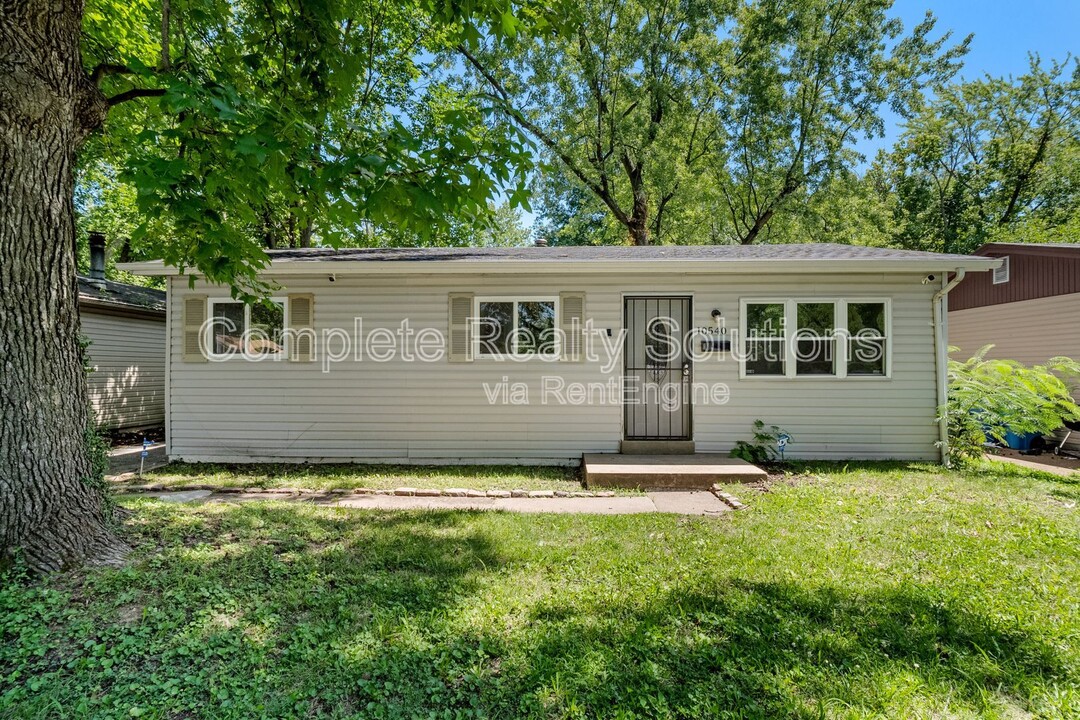 10540 Lord Dr in St. Louis, MO - Building Photo