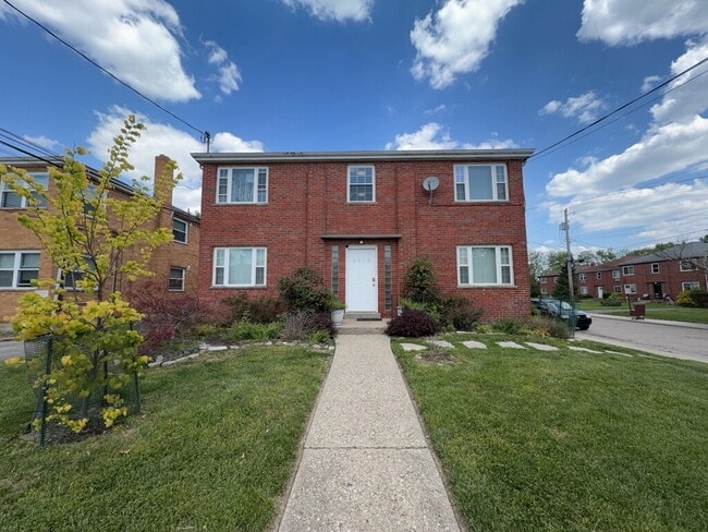 property at 3918 E Gatewood Ln