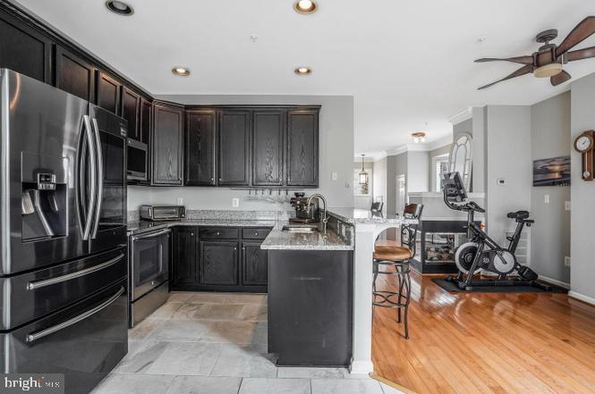 8110 Cerromar Way in Gainesville, VA - Building Photo