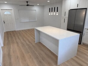 1077 NE 34th St in Oakland Park, FL - Building Photo - Building Photo