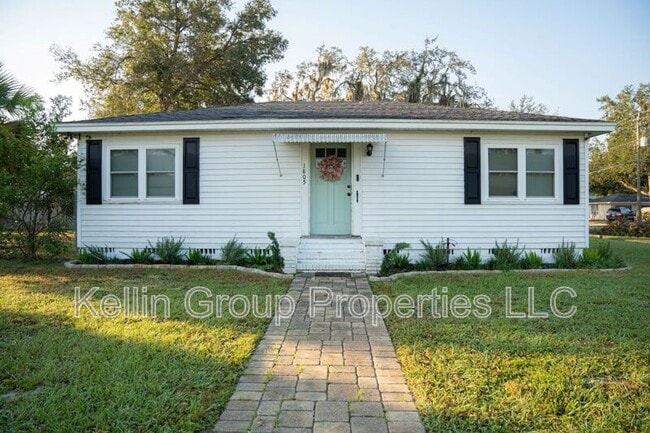 property at 1805 E Fern Rd