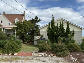 756 W Ocean View Ave in Norfolk, VA - Building Photo - Building Photo