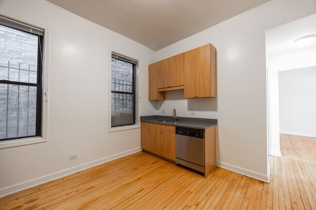 2132 W Concord Pl, Unit 1 in Chicago, IL - Building Photo - Building Photo