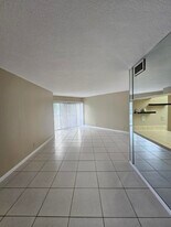 1950 N Congress Ave in West Palm Beach, FL - Building Photo