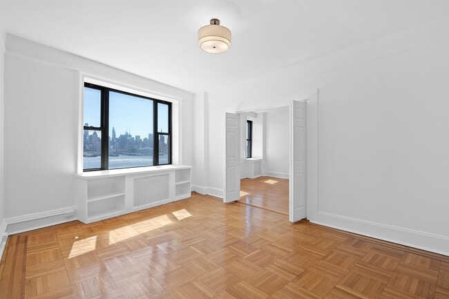 1055 JFK Blvd E in Weehawken, NJ - Building Photo - Building Photo